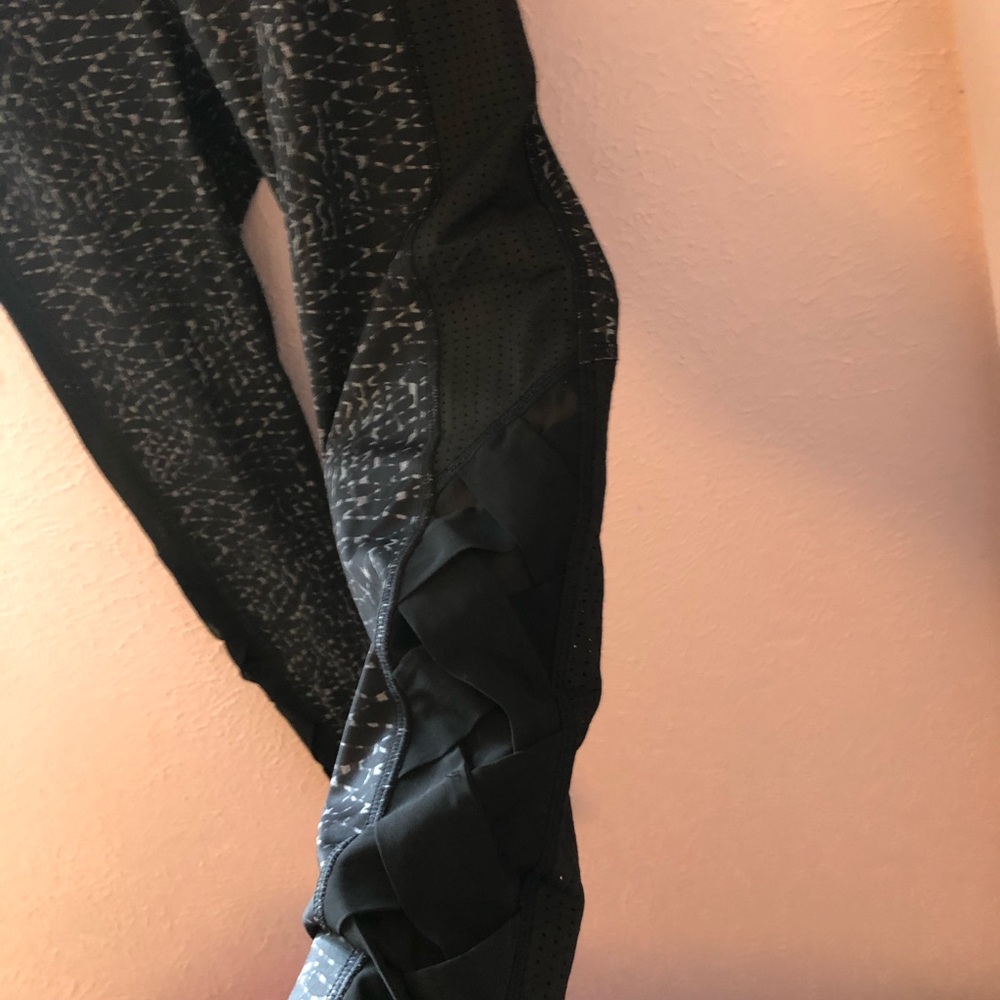 Lululemon navy blue and black leggings
